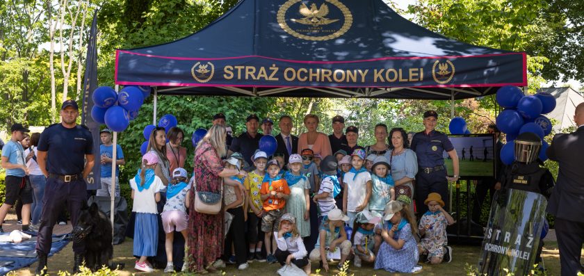 Funkcjonariusze Straży Ochrony Kolei uczestniczyli w corocznym wydarzeniu ,,Bezpieczne Wakacje z Parą Prezydencką’’