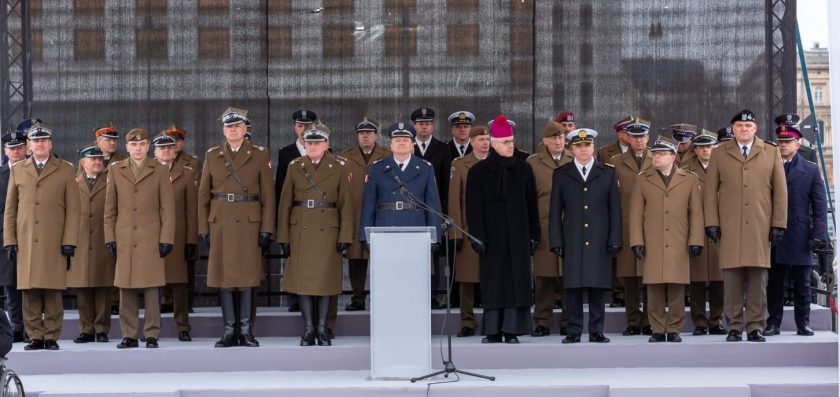 Uroczystość Promocji Żołnierzy Rezerwy na pierwszy stopień oficerski na Placu Marszałka Piłsudskiego w Warszawie