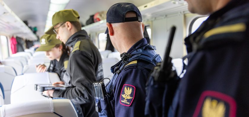 Przemycane paszporty ujawnili funkcjonariusze SOK i SG