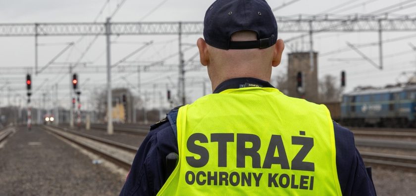 Funkcjonariusze SOK uratowali życie 18-latki, która podcięła sobie żyły i chciała rzucić się pod pociąg