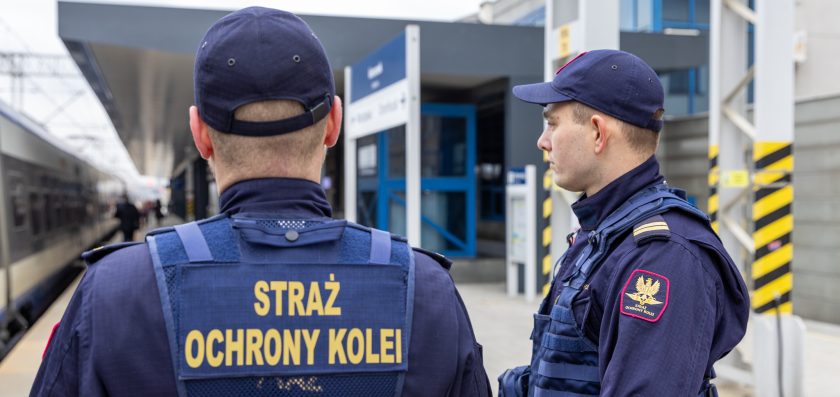 Chciał rzucić się pod szynobus, uratowali go funkcjonariusze SOK