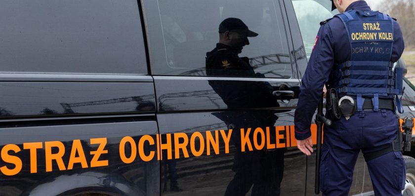 Funkcjonariusze SOK ujęli 33-letniego mężczyznę, który skopał zaparkowane auto