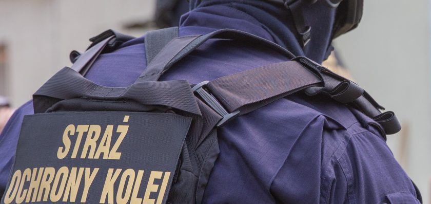 Posiadali narkotyki, pałki, narzędzia do cięcia metalu oraz przedmioty mogące pochodzić z kradzieży