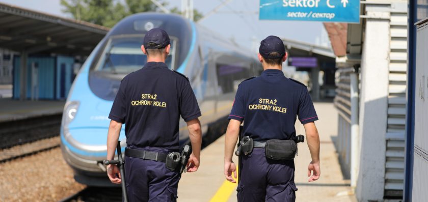Agresywny pasażer uderzył konduktora