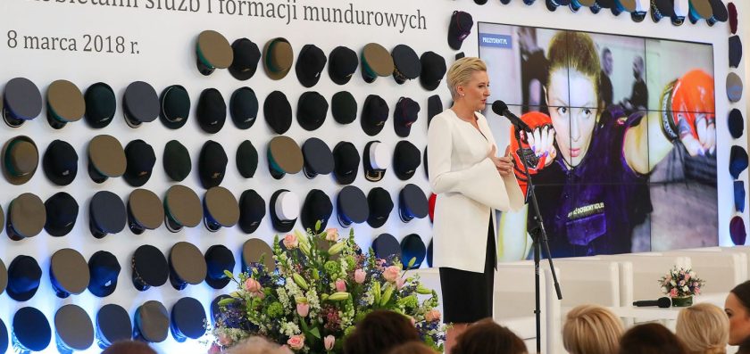 Kobiety w mundurach u Pierwszej Damy