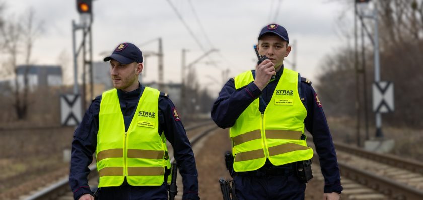 Nieodpowiedzialne i niebezpieczne zachowania młodych ludzi na torach!