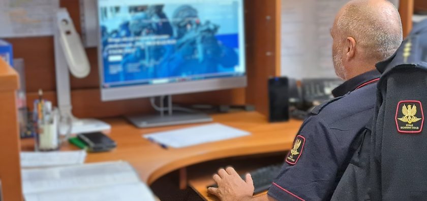 Podziękowanie dla komendanta zmiany krakowskiej komendy SOK