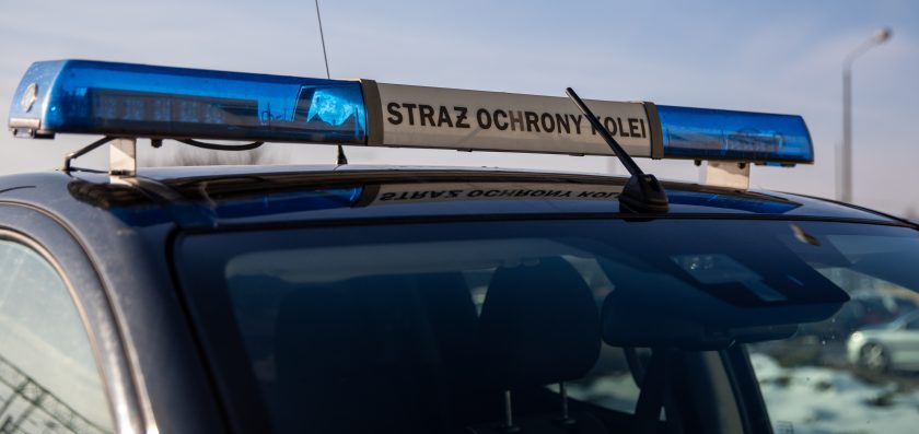 Dwóch agresywnych mężczyzn pod wpływem alkoholu w rękach funkcjonariuszy SOK