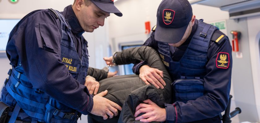 Agresywny pasażer na składzie był powodem opóźnienia pociągu