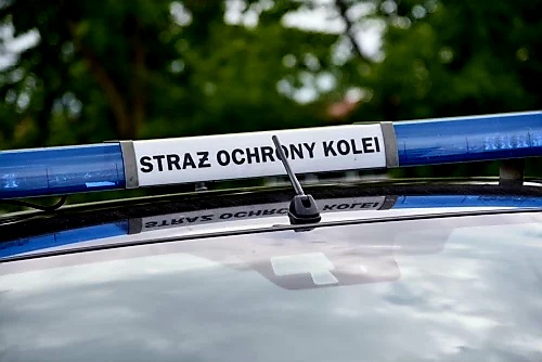 Interwencja patrolu SOK wobec nietrzeźwego kierowcy na przejeździe kolejowym