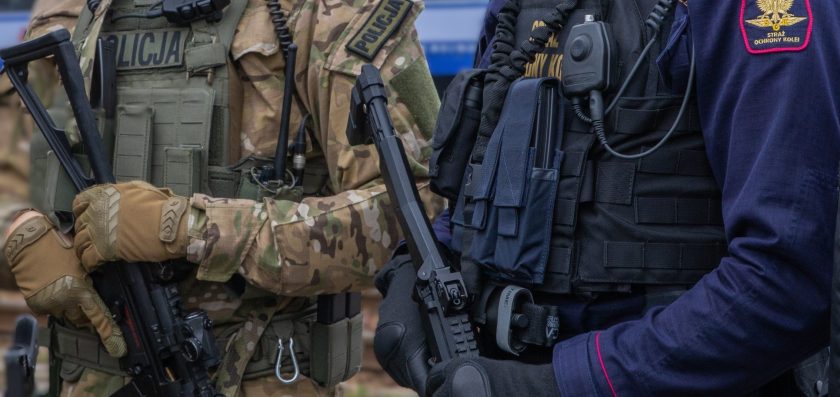 Zatrzymano członków zorganizowanej grupy przestępczej okradającej pociągi towarowe