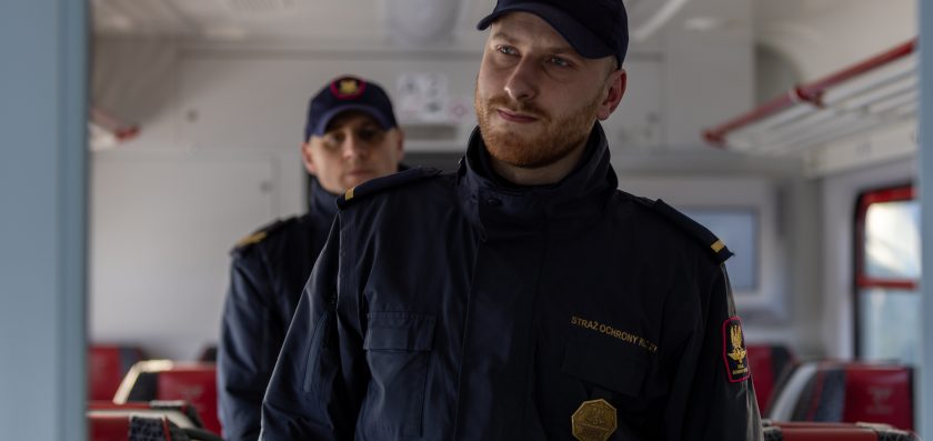 25-latek za swoje agresywne i wulgarne zachowanie w pociągu odpowie przed sądem
