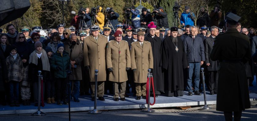 Komendant Główny SOK na Wojskowych Powązkach uczcił pamięć ofiar katastrofy smoleńskiej