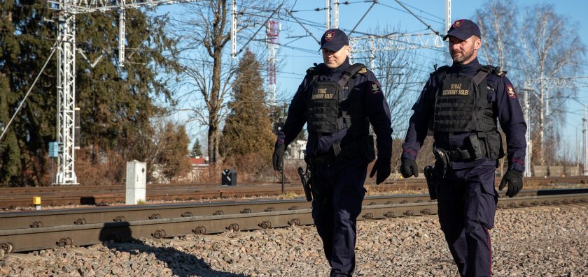 41-latek mógł doprowadzić do wykolejenia pociągu