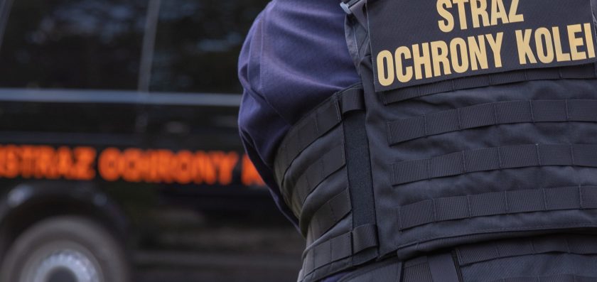 Kobieta leżała na torach kolejowych, gdy nadjechał pociąg – interweniowali funkcjonariusze SOK i policjanci