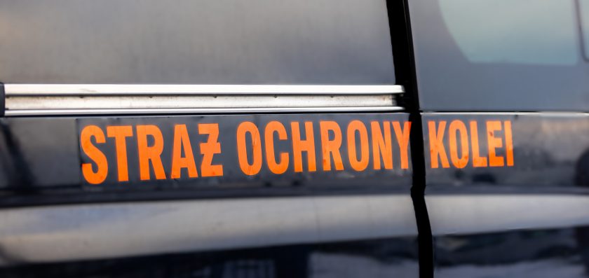 Pijany rowerzysta prawie wjechał pod jadący pojazd służbowy SOK