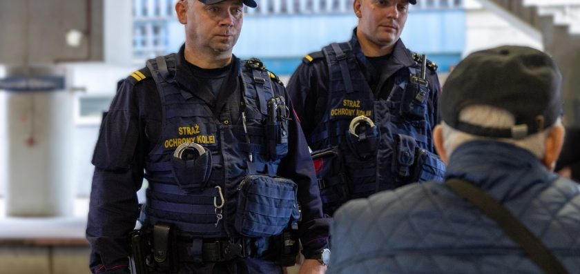 Interwencja funkcjonariuszy SOK ujawnia zaginionego seniora