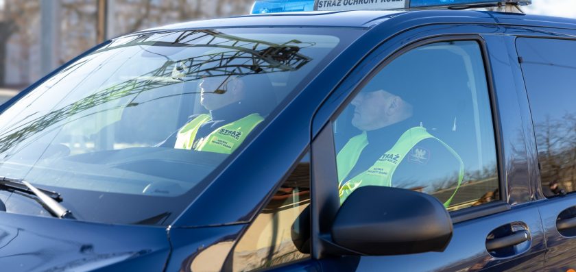 SOK ukarał kierowcę ciężarówki za zignorowanie czerwonego światła i wyłamanie rogatki