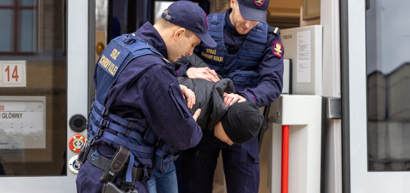 Skuteczna interwencja funkcjonariuszy SOK – sprawca kradzieży ujęty