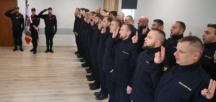 Ślubowanie nowo przyjętych funkcjonariuszy do Straży Ochrony Kolei