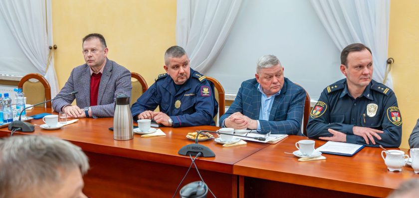 Odprawa wojewody ze służbami w związku z sytuacją pogodową
