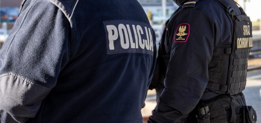 Poszukiwany wpadł za palenie papierosa przed dworcem PKP