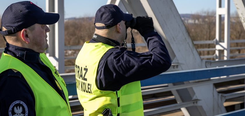 Uratowany przez funkcjonariuszy GOI SOK tuż przed nadjeżdżającym pociągiem
