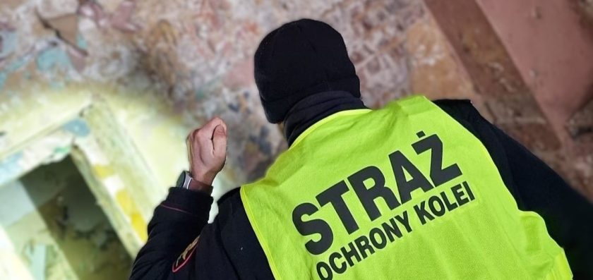 Funkcjonariusze SOK uchronili mężczyznę przed wychłodzeniem