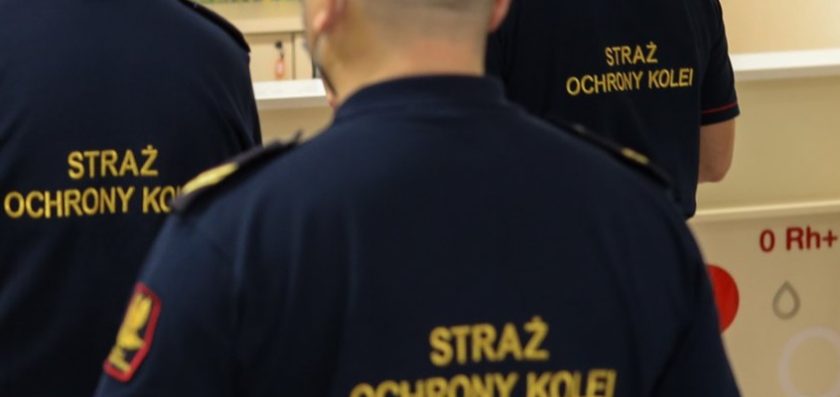 Radomscy funkcjonariusze SOK ruszyli z pomocą. Oddają krew dla nastolatka po wypadku kolejowym