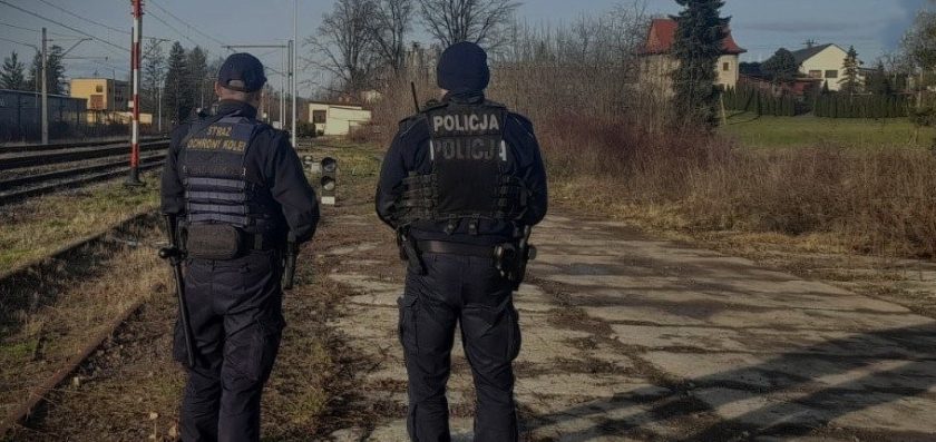 Funkcjonariusze oraz żołnierz interweniowali w związku z pożarem