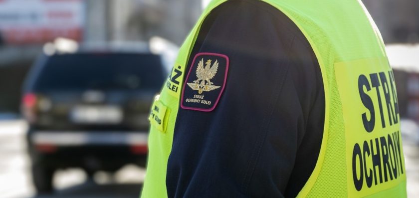 Funkcjonariusze SOK udzielili pomocy poszkodowanym w wypadku