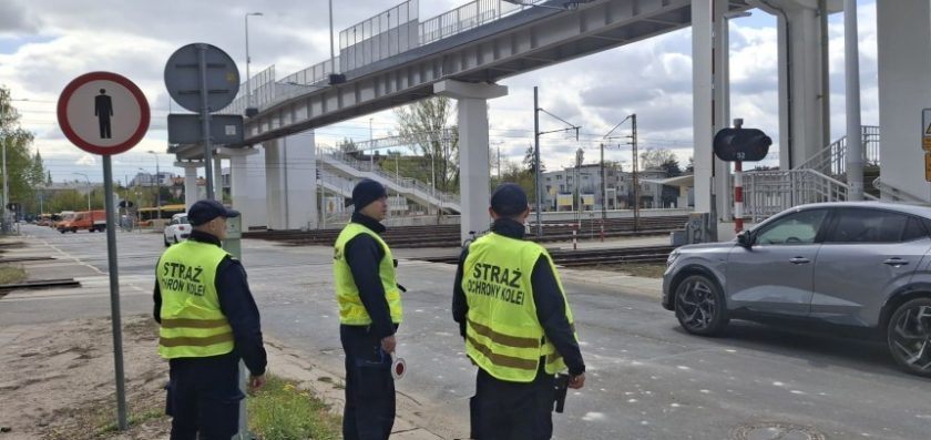 Bezpieczeństwo na warszawskich przejazdach kolejowo-drogowych