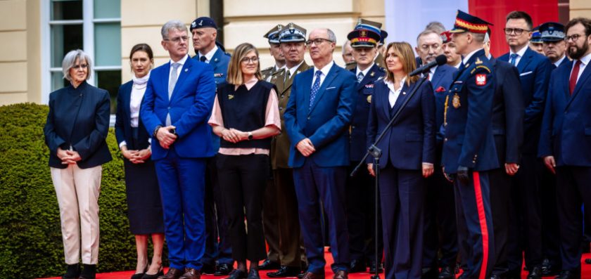 Komendant Główny SOK na uroczystym apelu z okazji Święta Straży Marszałkowskiej