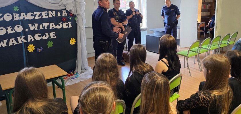 Wspólna prelekcja Straży Ochrony Kolei i Policji na temat Bezpiecznych wakacji oraz zagrożeń związanych z handlem ludźmi