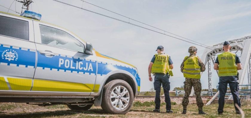 Zatrzymani z narkotykami podczas wypalania kabli