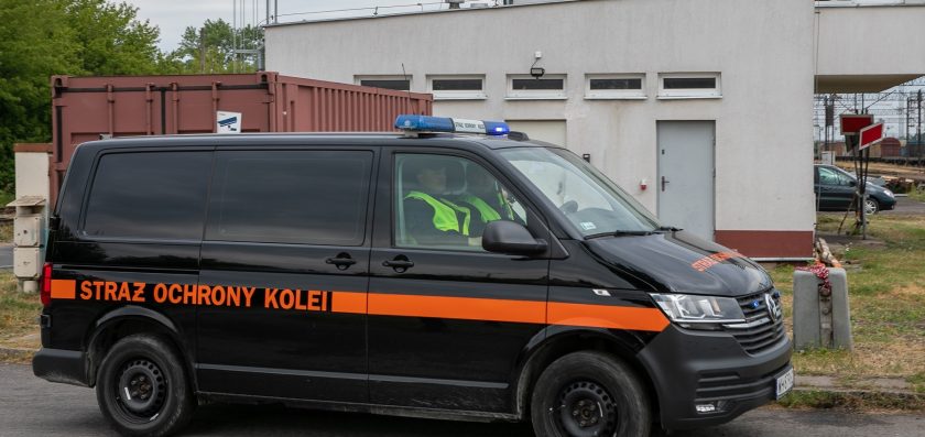 Młodzi grafficiarze pomalowali budynek PKP PLK S.A.