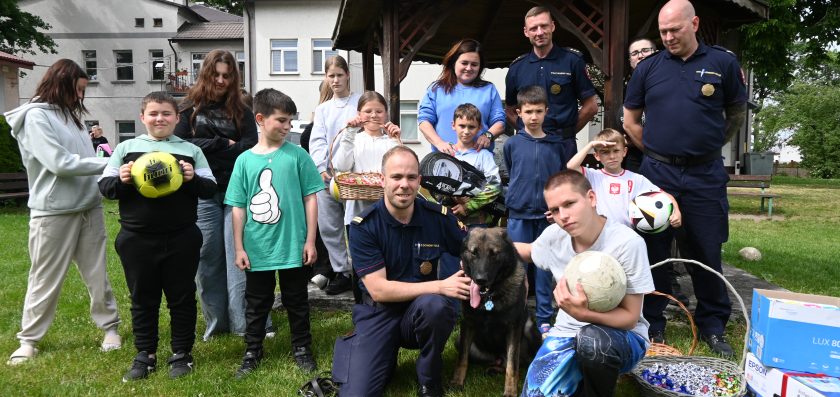 Przemyscy funkcjonariusze SOK z wizytą w Domu Dziecka