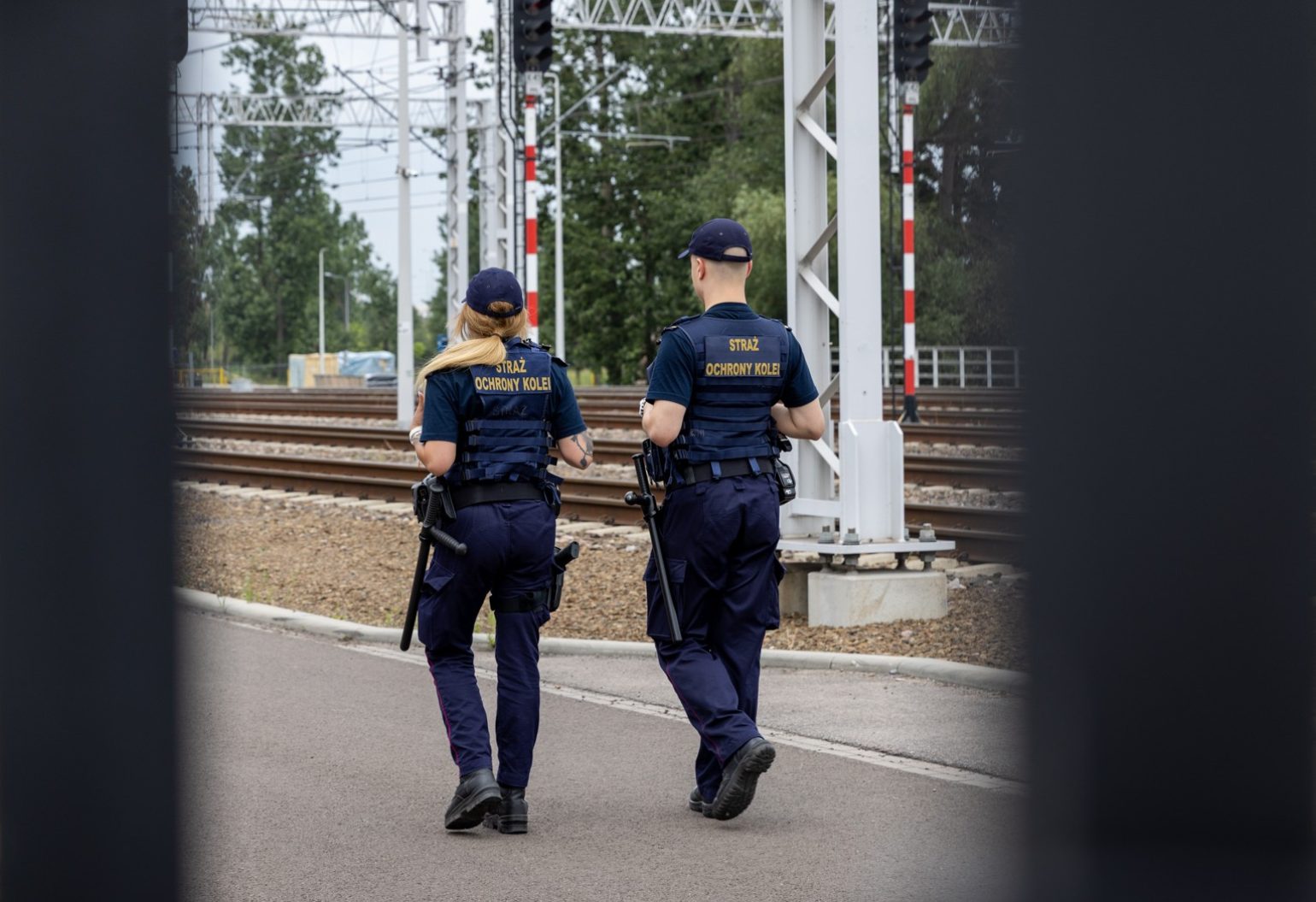 Funkcjonariusze SOK podczas patrolu