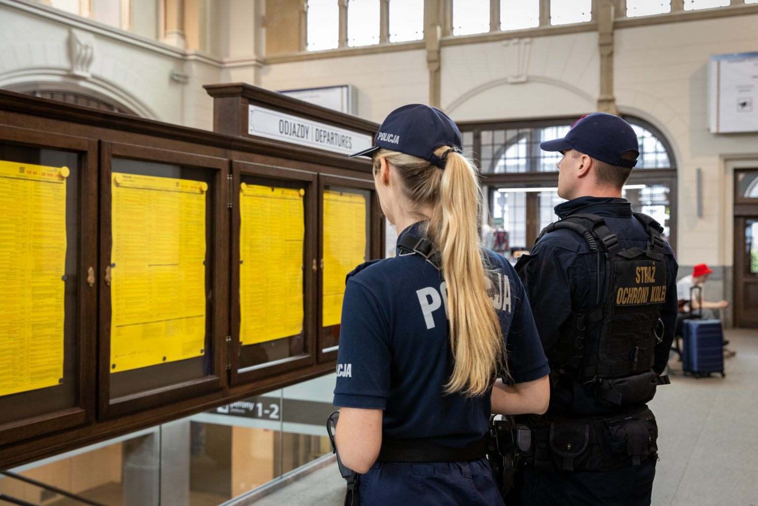 Funkcjonariusz SOK i policjantka
