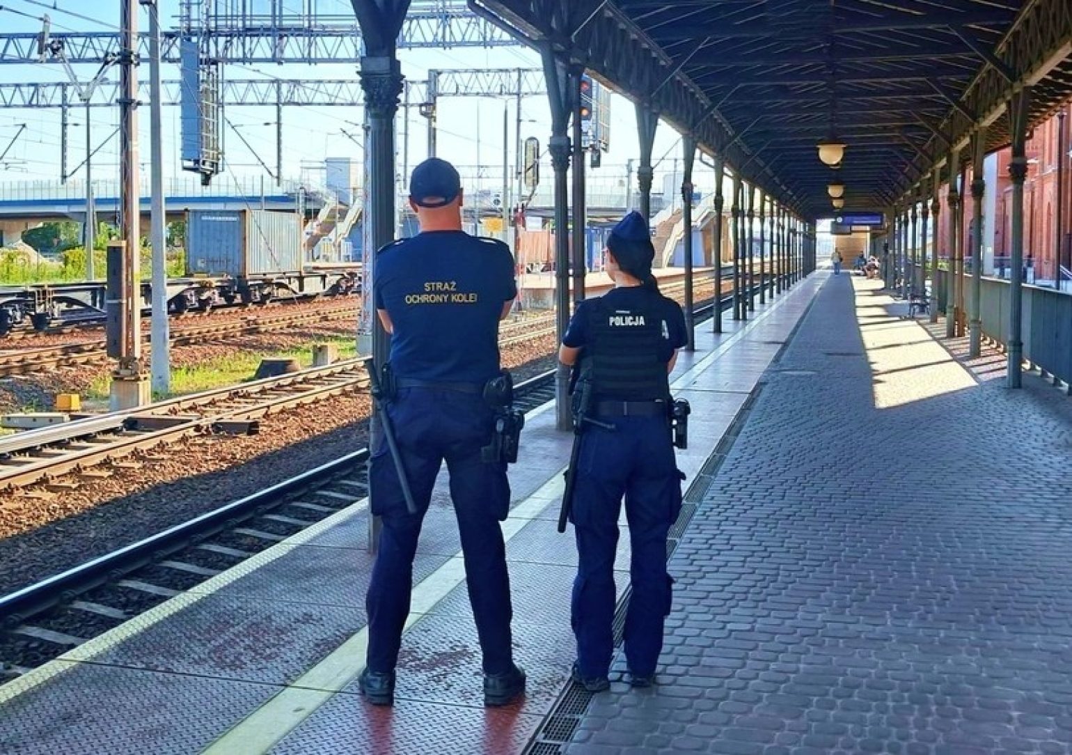 Funkcjonariusz SOK i policjantka