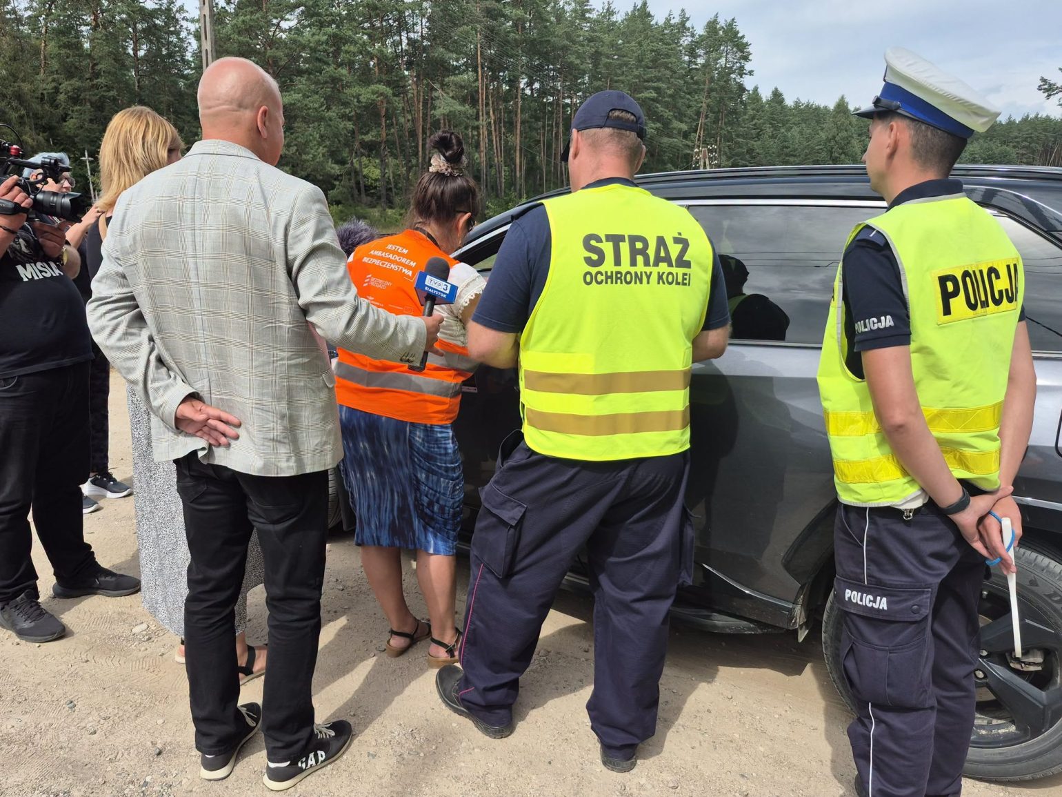Funkcjonariusze SOK i Policji podczas akcji Bezpieczny Piątek