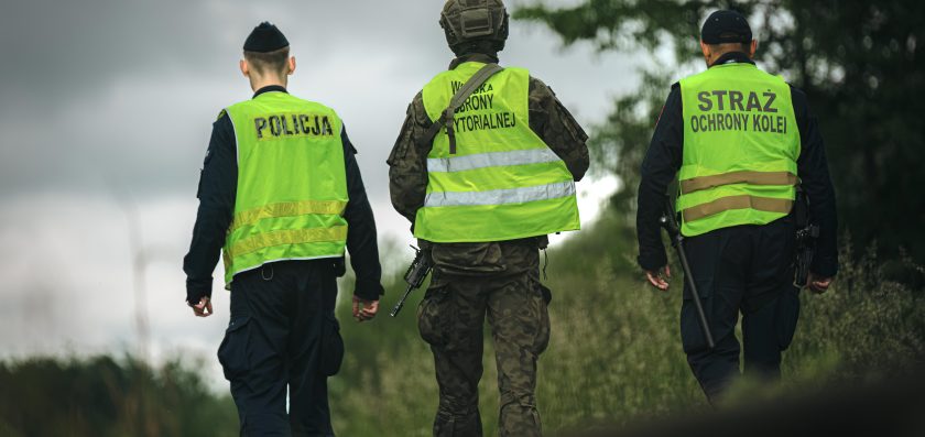Dwóch braci zatrzymanych za posiadanie środków zabronionych oraz papierosów bez polskich znaków akcyzy