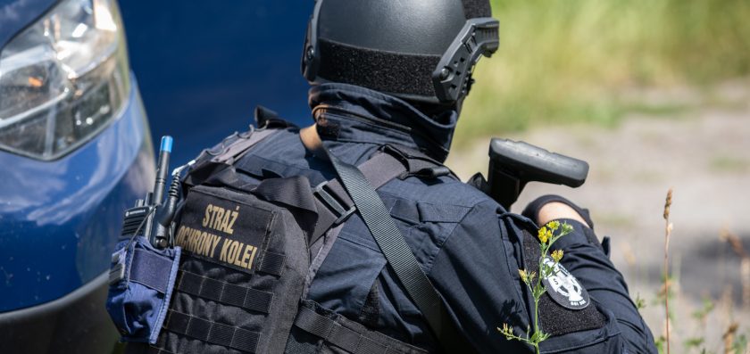 Niebezpieczna wspinaczka na obiekt kolejowy zakończona interwencją SOK