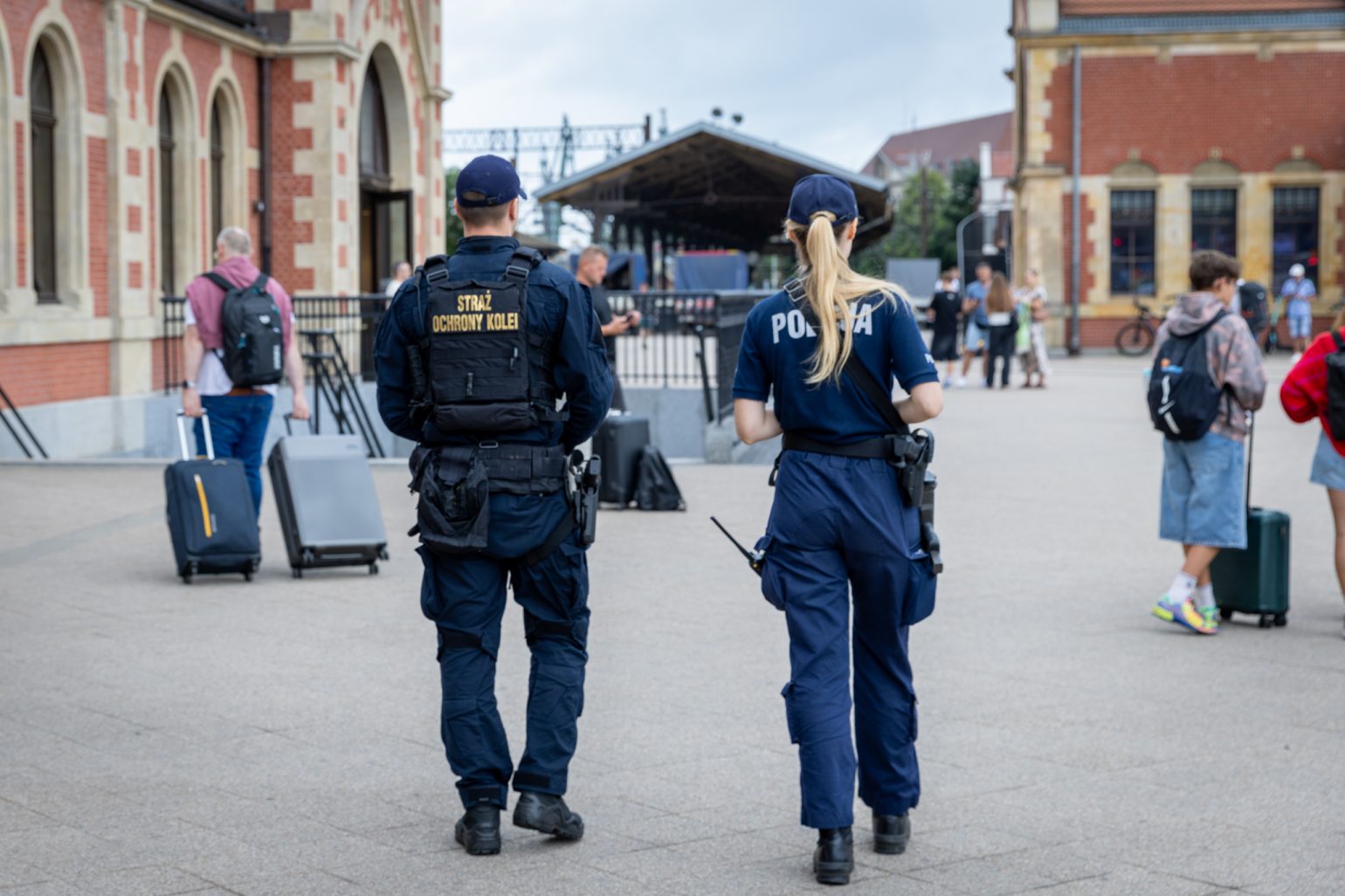 Funkcjonariusz SOK i Policjantka