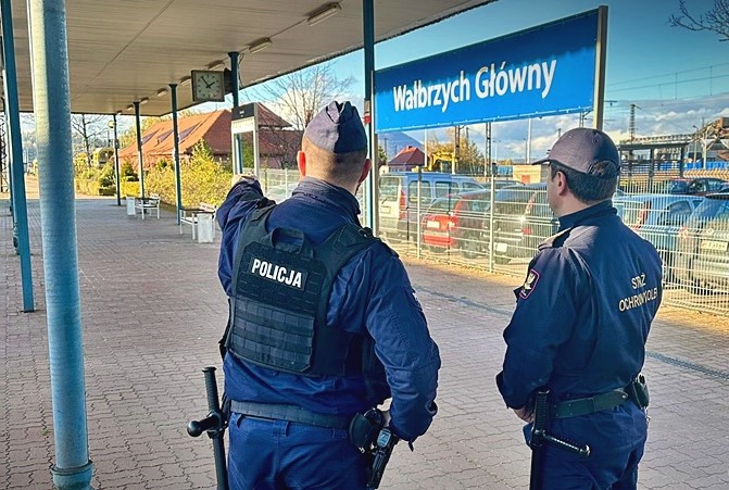 Niebezpieczna zabawa na torach. SOKiści ujęli trzech nastolatków.
