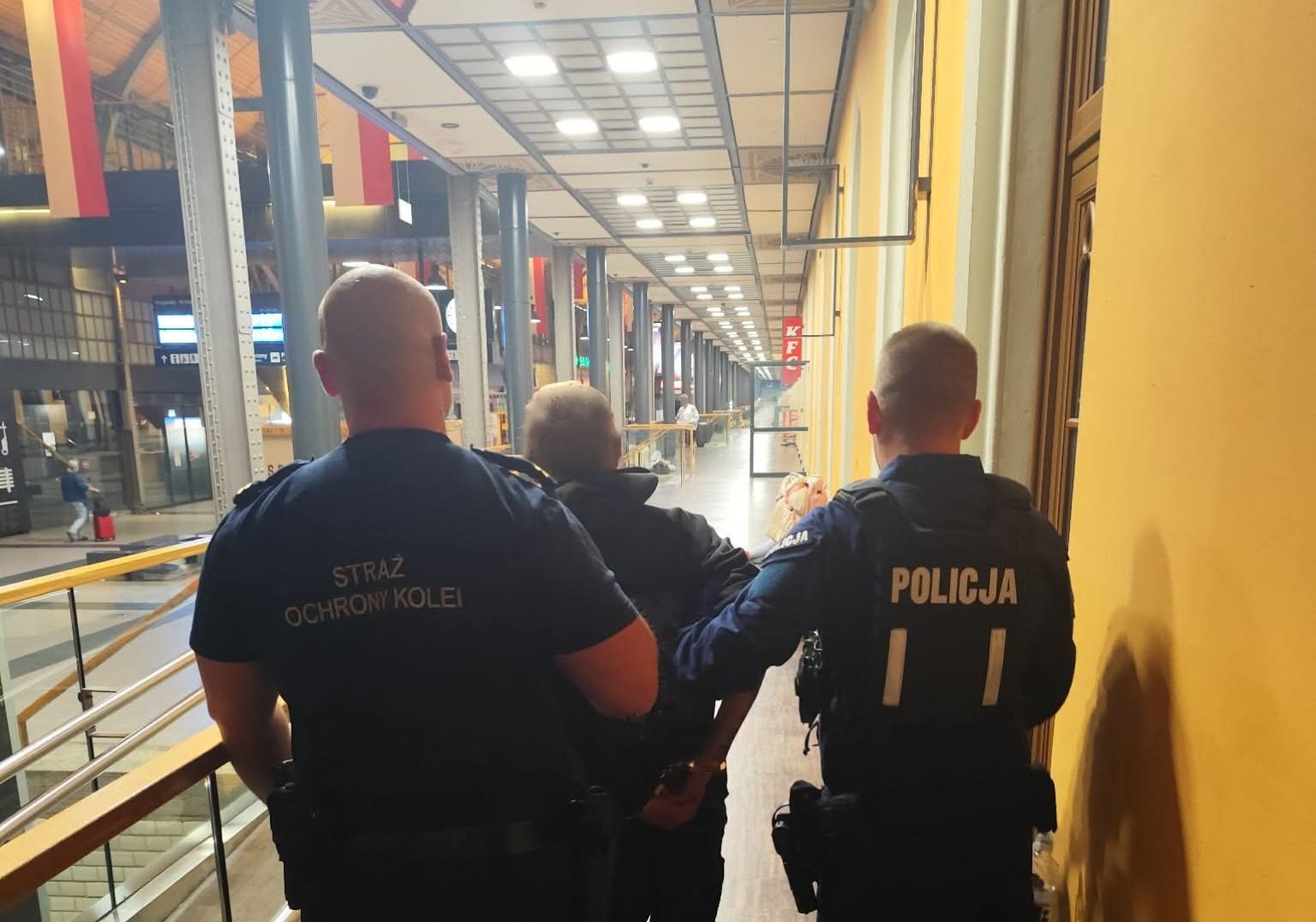 Funkcjonariusz SOK i policjant zatrzymali poszukiwanego 48-latka