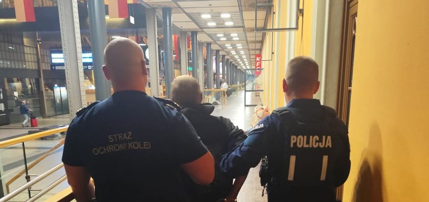 Funkcjonariusze SOK i policjant zatrzymali poszukiwanego 48-latka