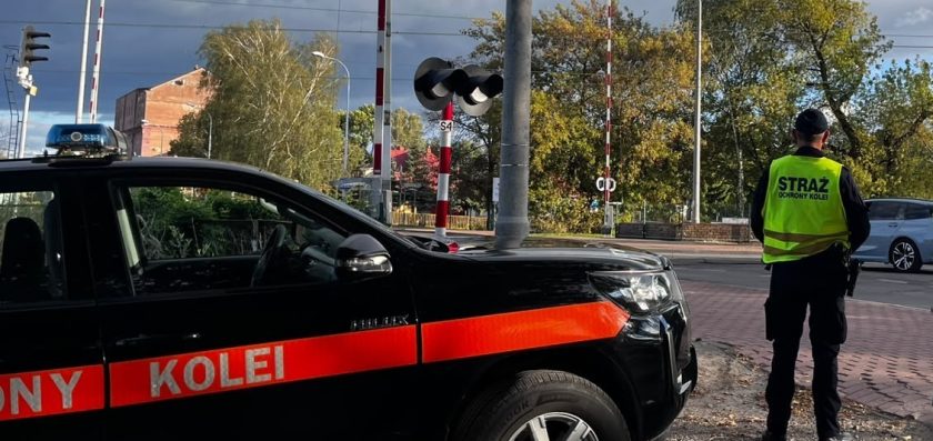 Zignorowała sygnalizację i utknęła na przejeździe