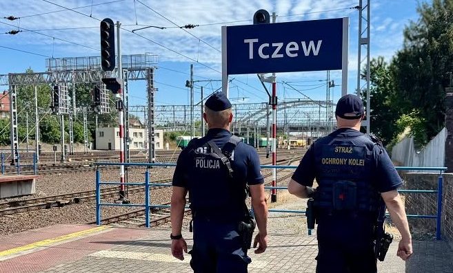 Agresywna pasażerka poszukiwana przez prokuraturę zatrzymana przez wspólny patrol SOK i Policji