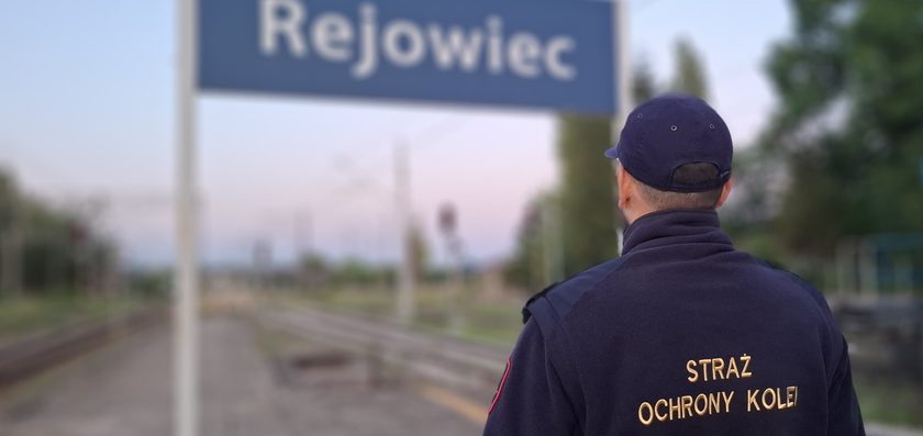 Wpadł do bagna, pomogli mu funkcjonariusze SOK